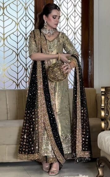 Sumbul - Luxury Pakistani Clothes - Black & Gold Salwar Kameez